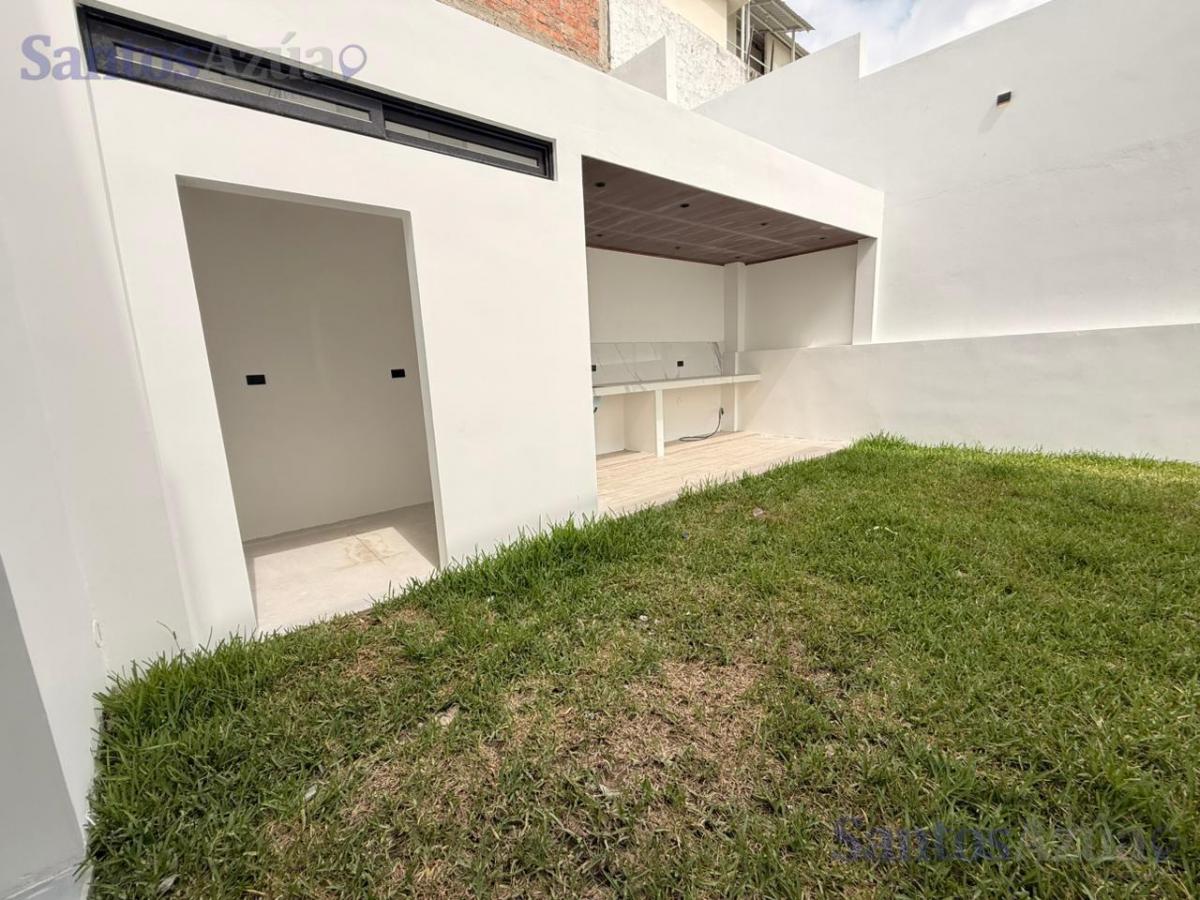 Casa en Venta en Mantabeach 4 Habitacones, Manabí — imagen 2