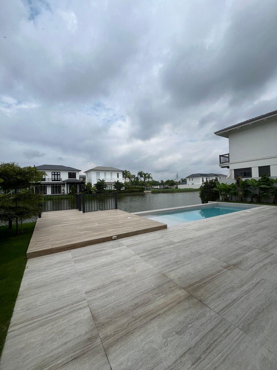 Casa por Estrenar de 5 Dorm. Al Pie del Canal en Aires del Batan, Guayas — imagen 10