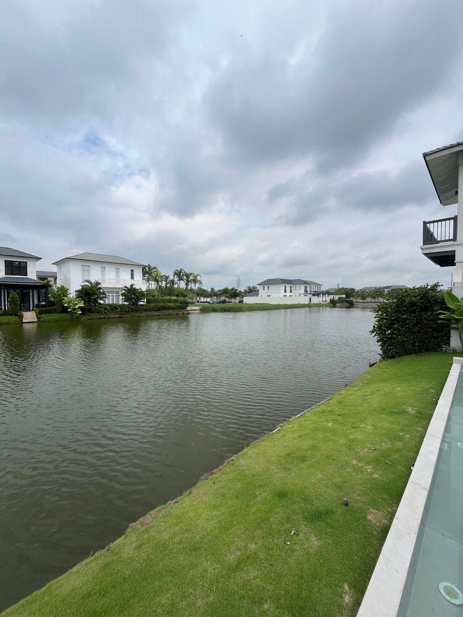 Casa por Estrenar de 5 Dorm. Al Pie del Canal en Aires del Batan, Guayas — imagen 9
