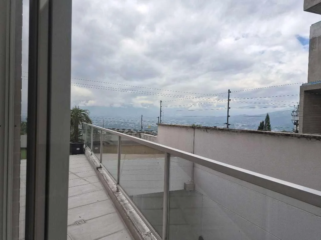 Venta Departamento 3 Dorm., Terraza/jardin, San Juan Cumbayá — imagen 2