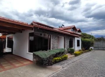 Vendo Casa de 4 Dorm., Valle de Los Chillos, Sector Supermaxi San Gabriel — imagen 4