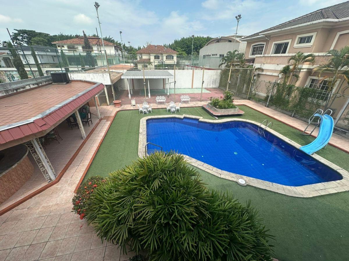 Venta de Casa de 5 Habitaciones con Piscina en Urb La Puntilla. Samborondon, Guayas — imagen 9
