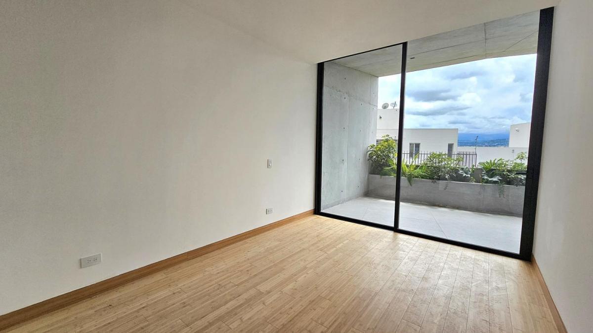 Venta Suite Iluminada y con Vista en Cumbayá — imagen 7