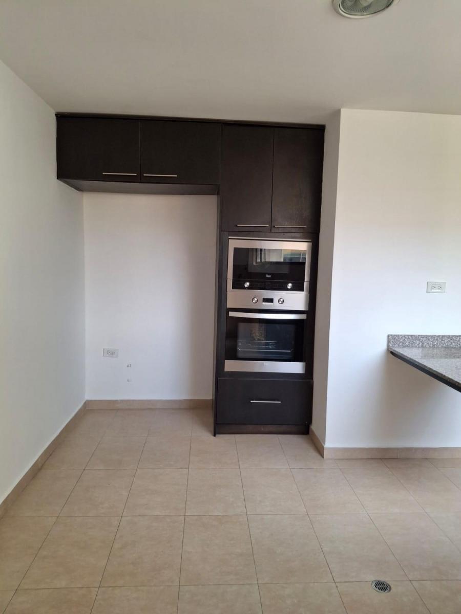 Amplio Departamento Moderno en Quito — imagen 9