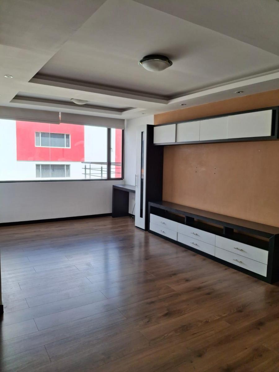 Amplio Departamento Moderno en Quito — imagen 8