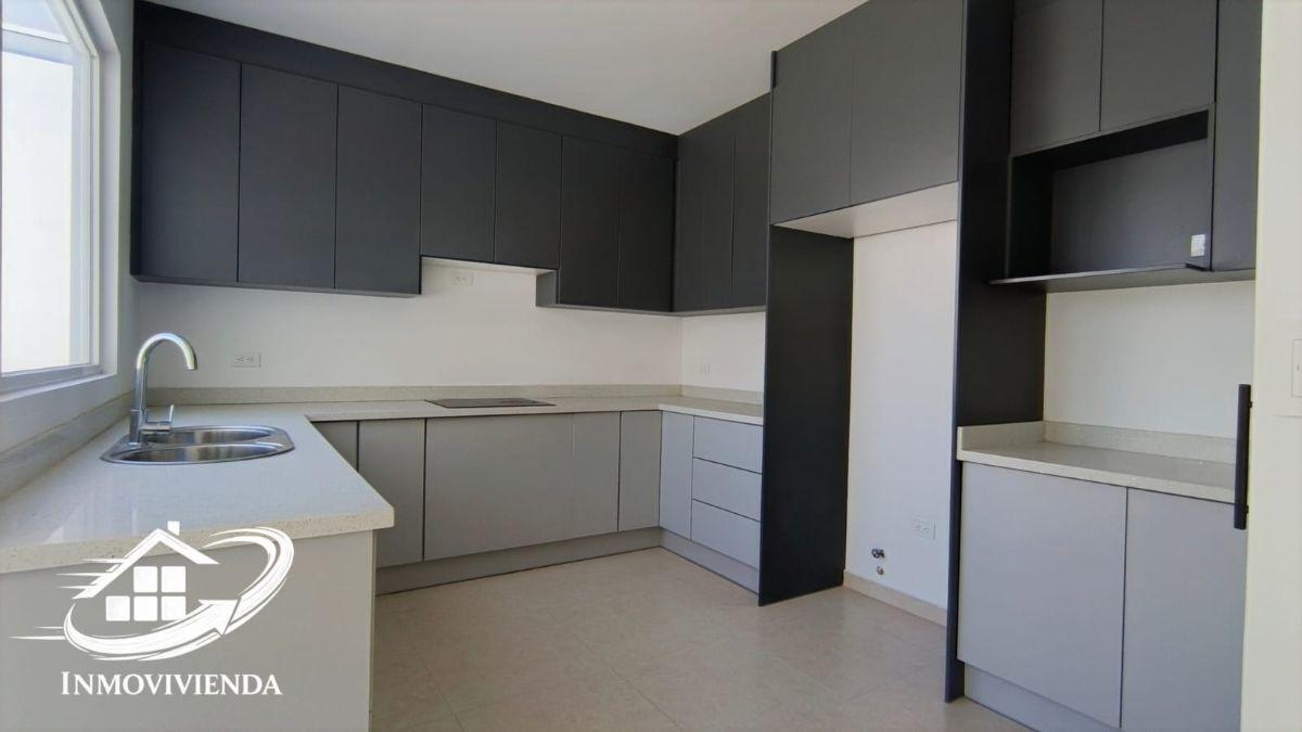 San Juan de Cumbayá, Dentro de Urbanización Privada Departamento de Tres Dorm. con Terraza — imagen 10