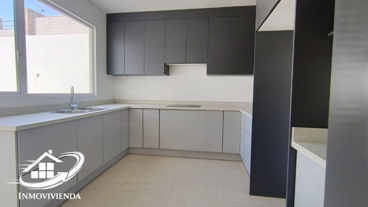 San Juan de Cumbayá, Dentro de Urbanización Privada Departamento de Tres Dorm. con Terraza — imagen 9