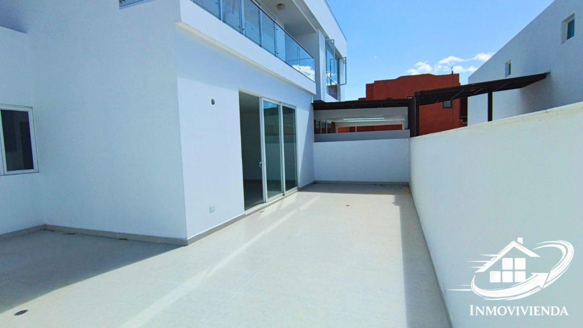 San Juan de Cumbayá, Dentro de Urbanización Privada Departamento de Tres Dorm. con Terraza — imagen 7