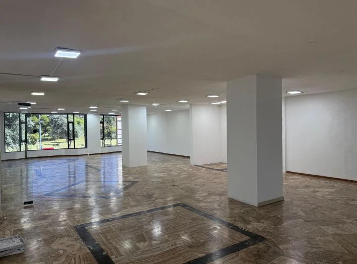 Vendo Oficina Av de Los Shyris Excelente Ubicacion — imagen 1