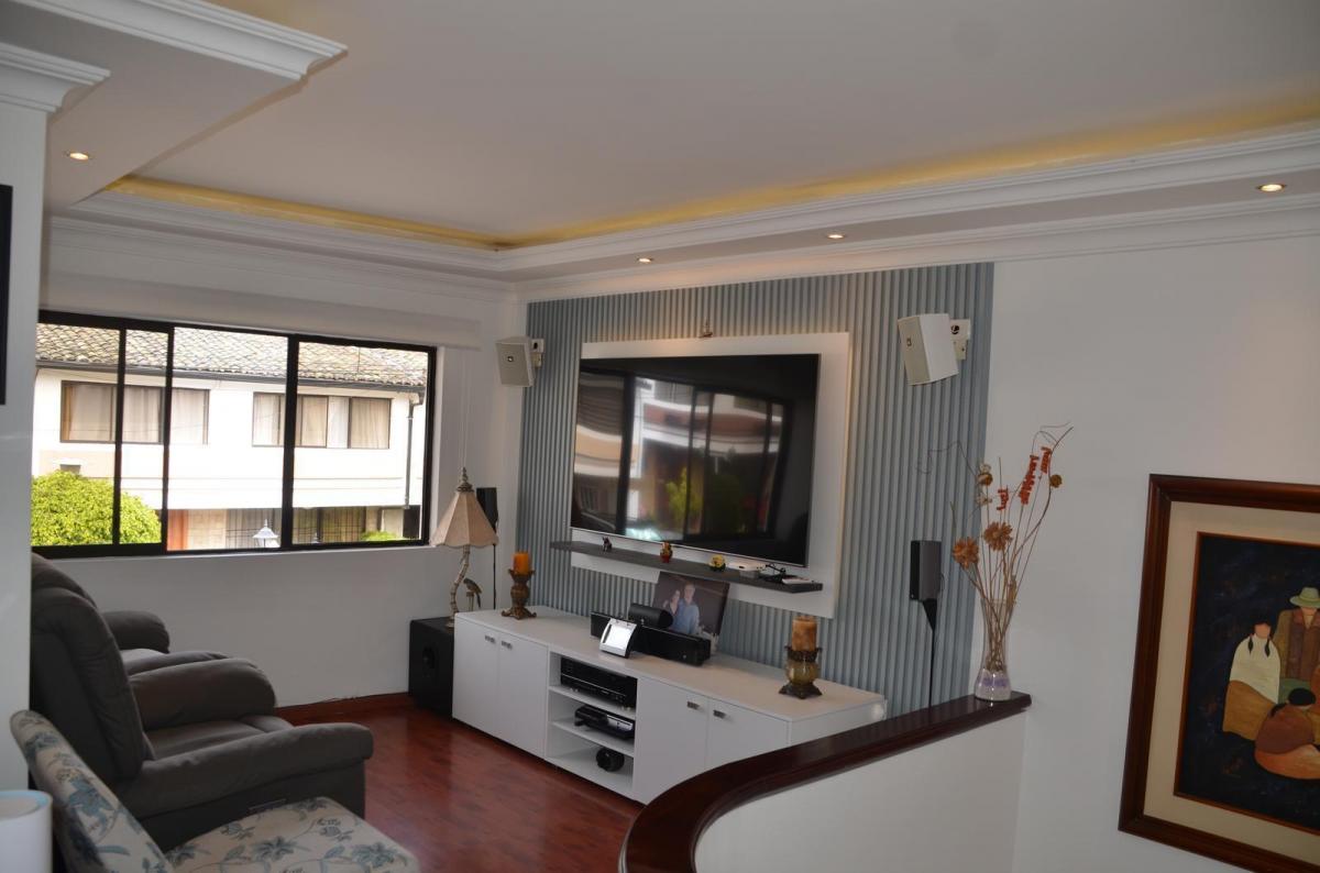 Casa Remodelada en Venta en El Valle, con Patio Cubierto y Jardín Frontal — imagen 9