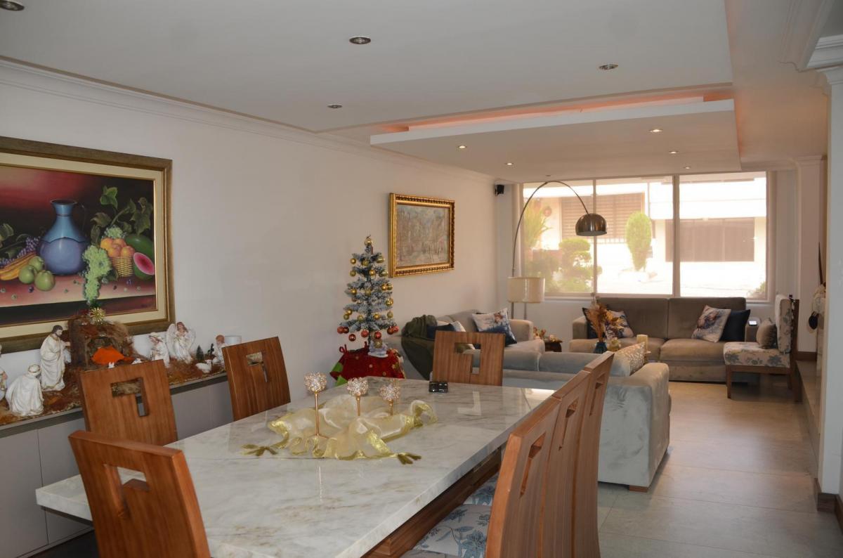 Casa Remodelada en Venta en El Valle, con Patio Cubierto y Jardín Frontal — imagen 7