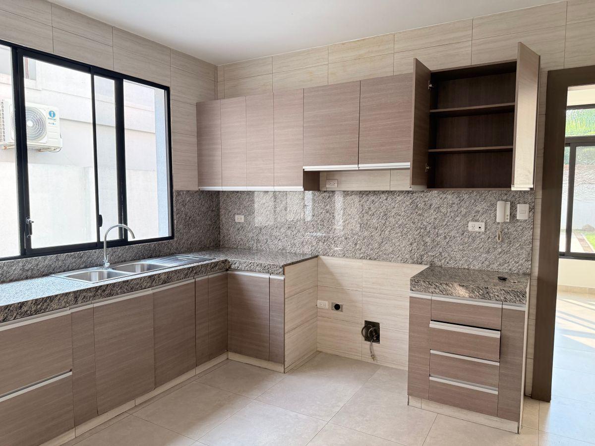 Casa de 550 m² con 4 Habitaciones en Venta en Samborondón, Guayas — imagen 4