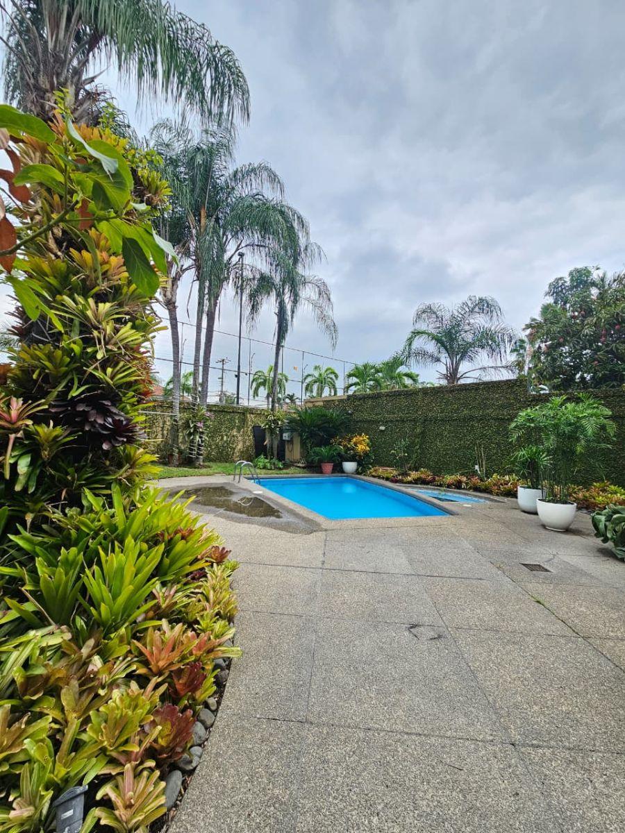 En Venta Preciosa Casa Amplia en Urb Pórtico del Río, Km 3 Samborondon, 509 m², Guayas — imagen 7
