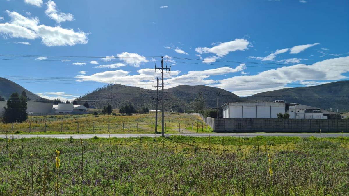 En Calacali Vendo Terreno Industrial — imagen 6