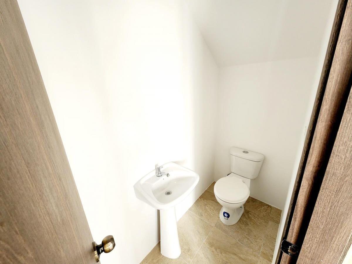 Casa en Venta – La Rioja, Etapa La Palma - Av Leon Febres Cordero, Guayas — imagen 4