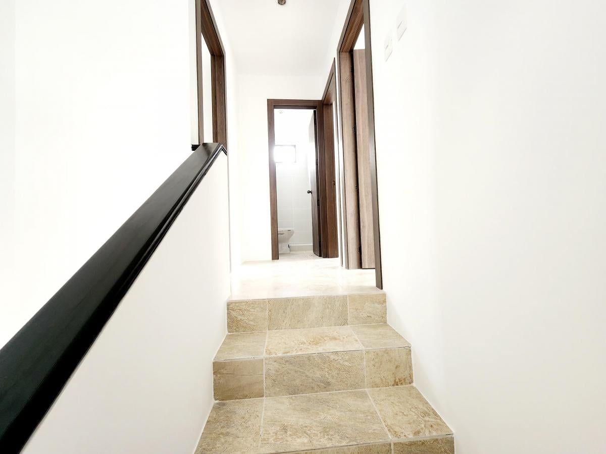 Casa en Venta – La Rioja, Etapa La Palma - Av Leon Febres Cordero, Guayas — imagen 2