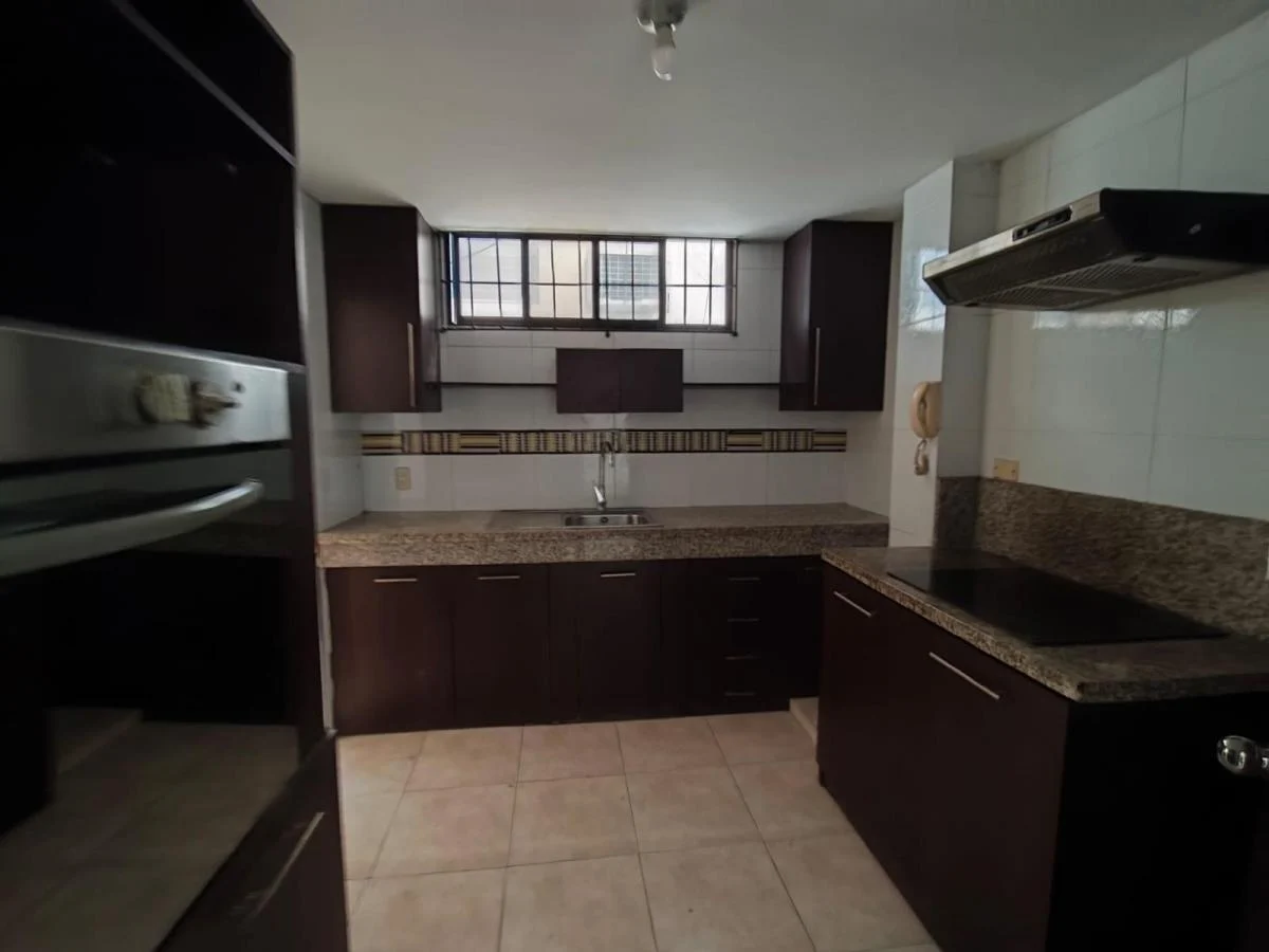 Departamento en Venta en Lomas de Urdesa Ronr, Guayas — imagen 6