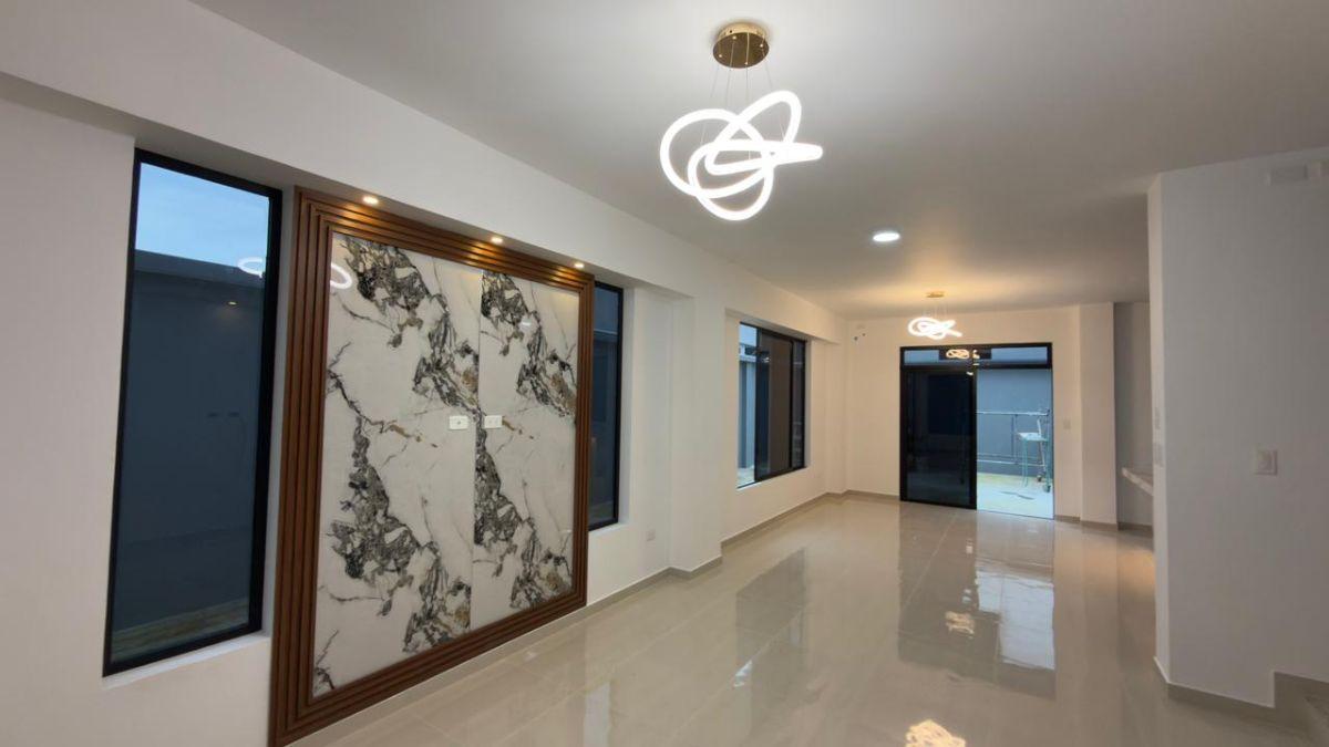 Amplia Vivienda de 5 Dorm. en Urbanizacion El Rancho — imagen 8