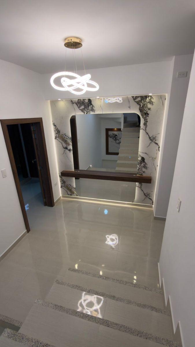 Amplia Vivienda de 5 Dorm. en Urbanizacion El Rancho — imagen 3