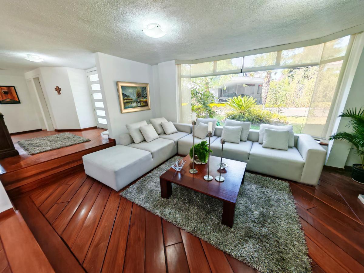 Casa Exclusiva de Venta con Terreno en Auqui Chico, Cumbayá — imagen 9