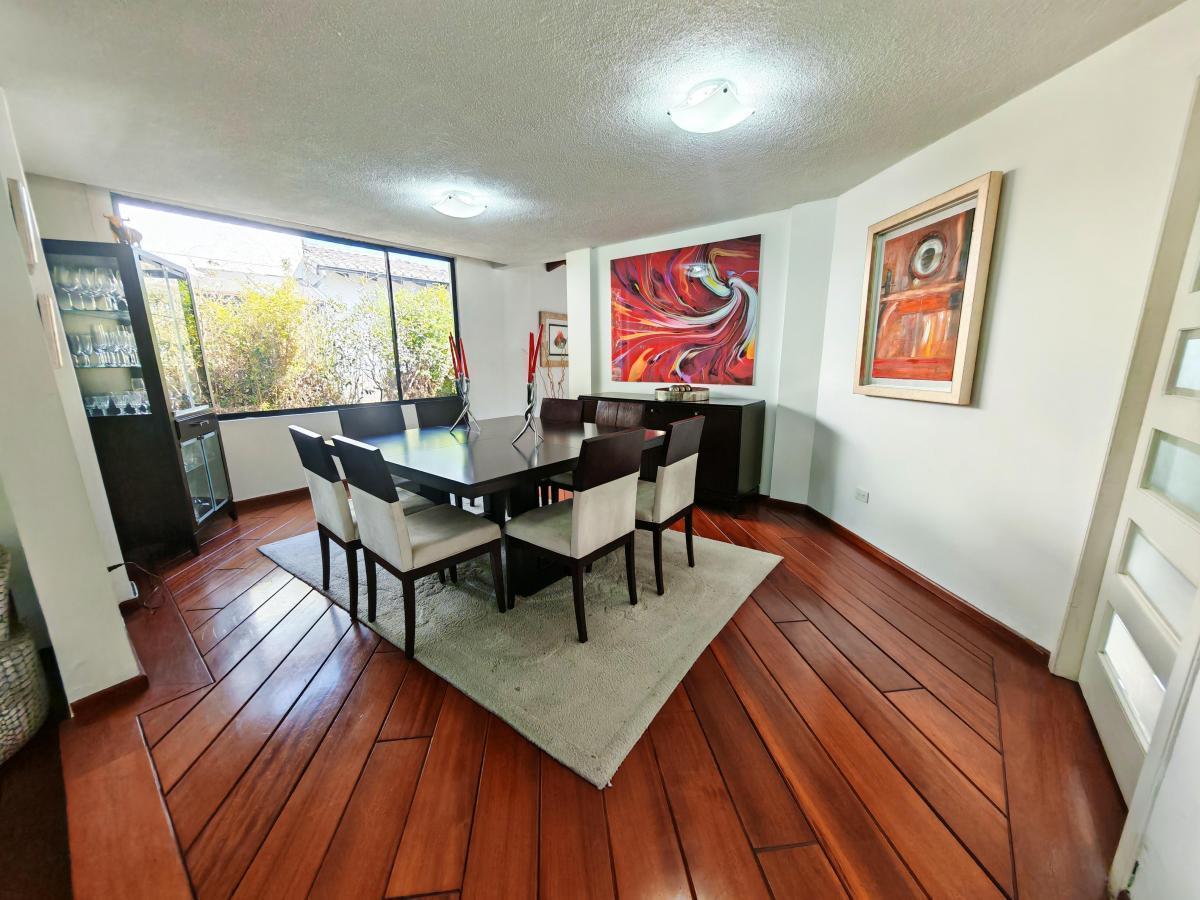 Casa Exclusiva de Venta con Terreno en Auqui Chico, Cumbayá — imagen 8