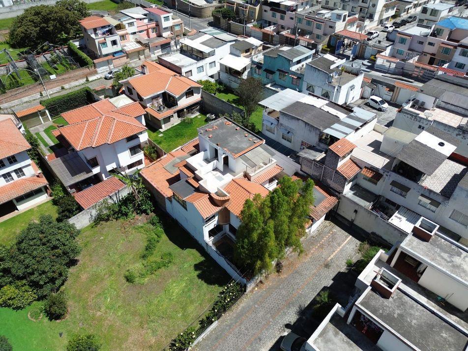 Vivienda 3 Pisos en El Retorno a 100 m de La Uni. Ed. Madre Teresa, Caranqui, Imbabura — imagen 8