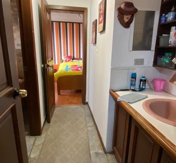 Venta Hermosa Casa de 5 Dorm. en Ponceano Alto Quito — imagen 3