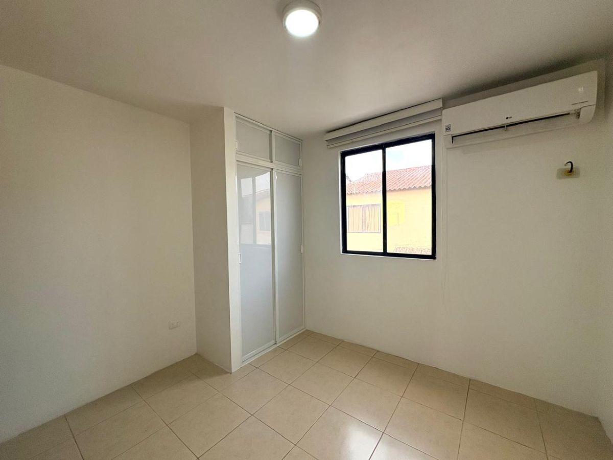 Casa en Venta en Urbanización Villa Club Etapa Floral Via Daule Aurora, Guayas — imagen 4