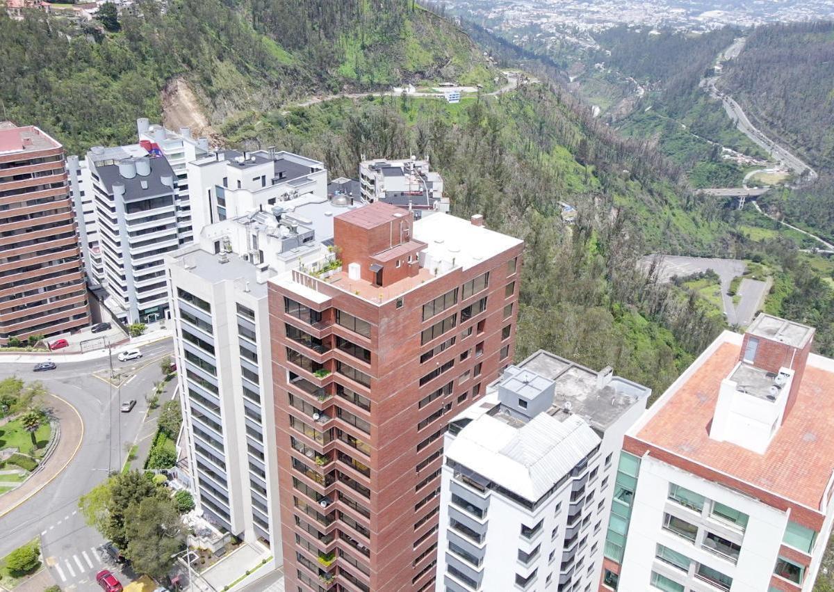 Departamento Duplex Venta 384 m² Gonzalez Suarez 4 Habitaciones 3 Parqueaderos — imagen 10