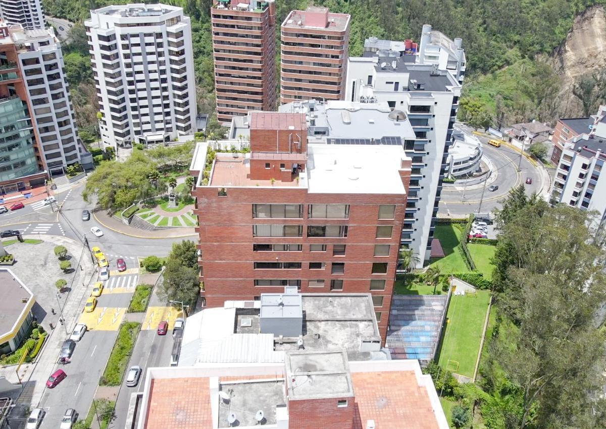 Departamento Duplex Venta 384 m² Gonzalez Suarez 4 Habitaciones 3 Parqueaderos — imagen 9