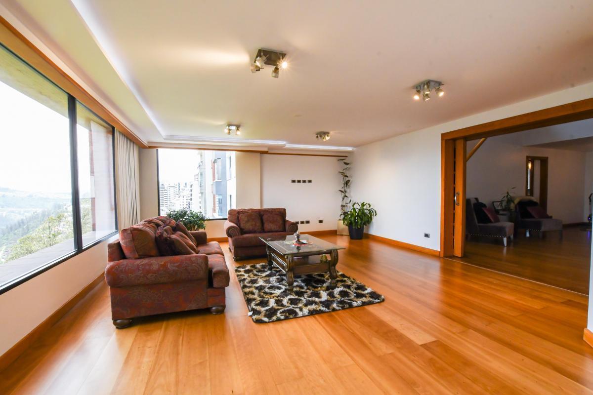 Departamento Duplex Venta 384 m² Gonzalez Suarez 4 Habitaciones 3 Parqueaderos — imagen 2