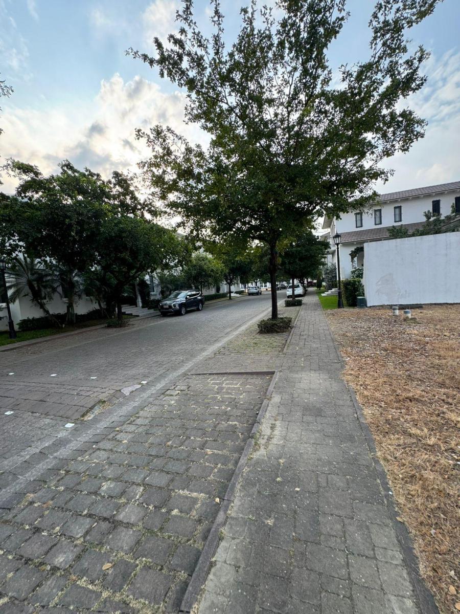 Plaza Lagos Venta de Terreno Al Lago Frente a un Islote, Guayas — imagen 7