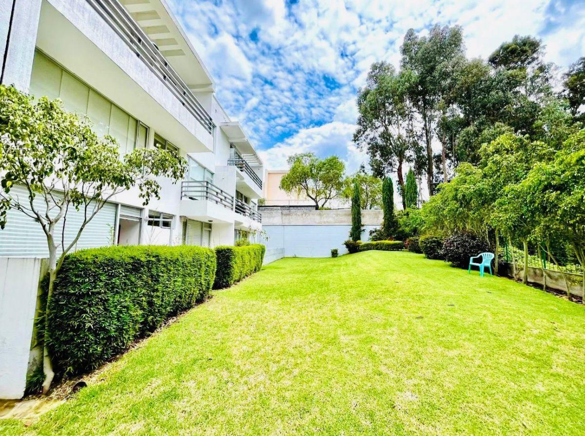 Departamento con Amplio Patio Privado en Cumbaya Urb. La Florencia — imagen 6