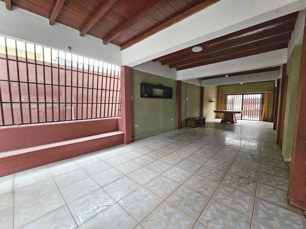 Inversion Ideal en Salinas: Casa Amplia de 2 Pisos con Anexos Cerca del Malecon — imagen 8