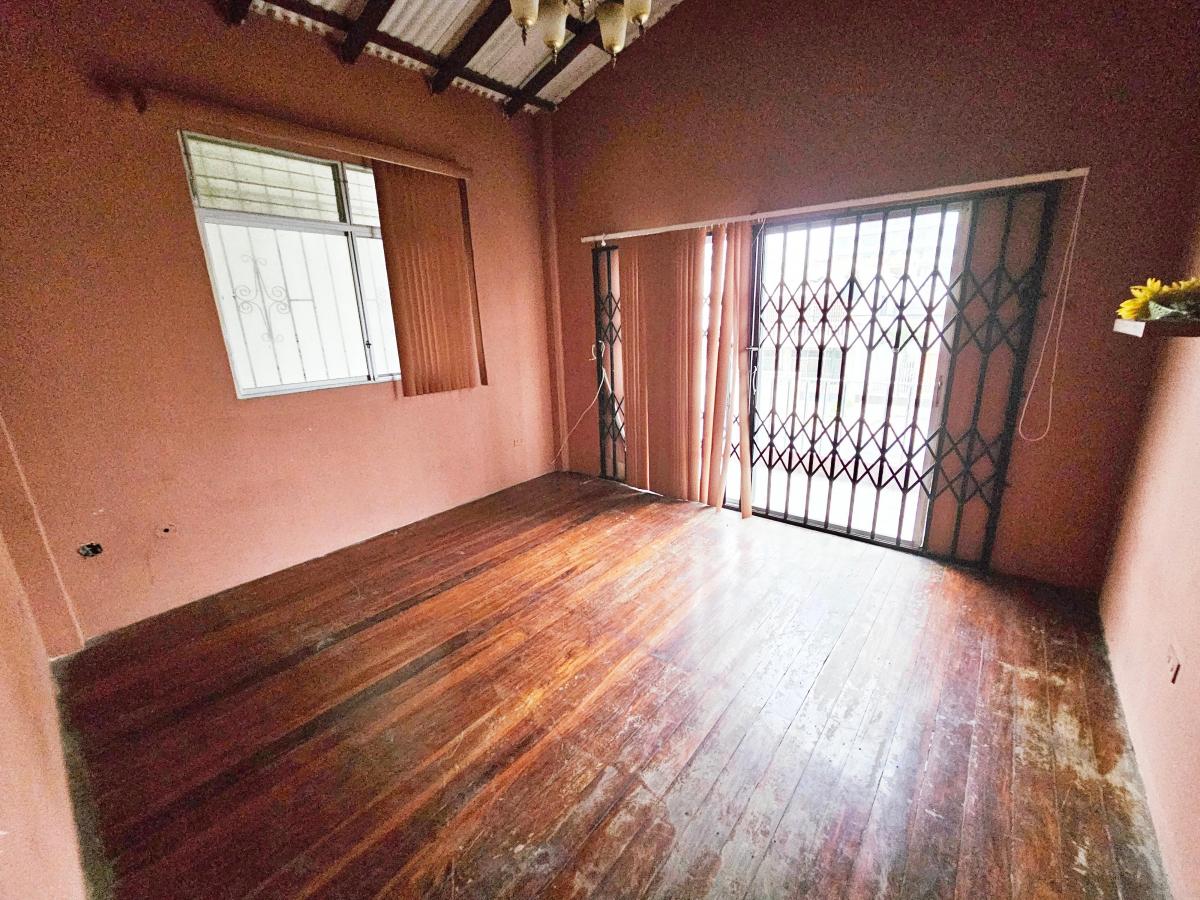 Inversion Ideal en Salinas: Casa Amplia de 2 Pisos con Anexos Cerca del Malecon — imagen 2