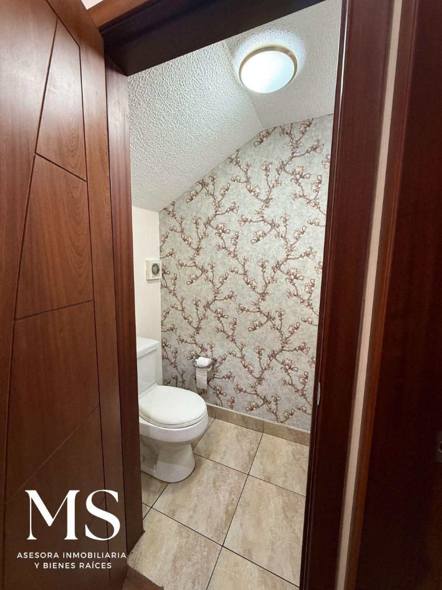 De Venta Hermosa Casa,4 Dorm., en Santa Lucía Norte de Quito. Provincia de Pichincha — imagen 4