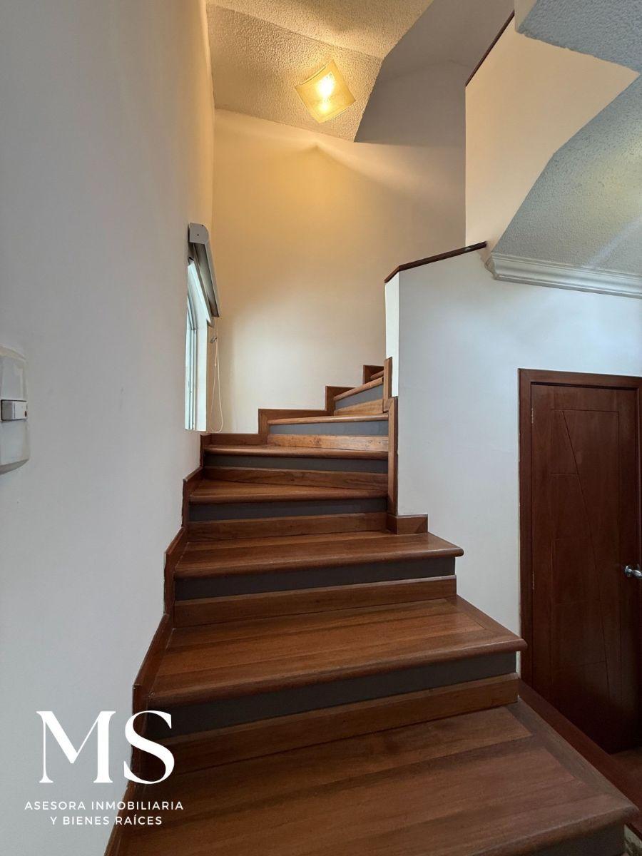 De Venta Hermosa Casa,4 Dorm., en Santa Lucía Norte de Quito. Provincia de Pichincha — imagen 3