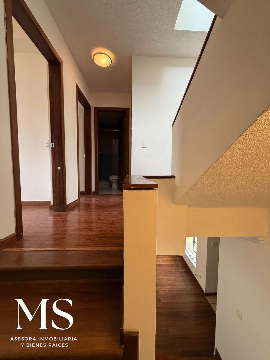 De Venta Hermosa Casa,4 Dorm., en Santa Lucía Norte de Quito. Provincia de Pichincha — imagen 2