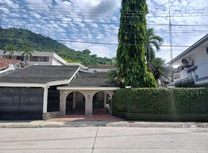 Se Vende Casa Urb. Los Parques Sector Ceibos, Guayas — imagen 1