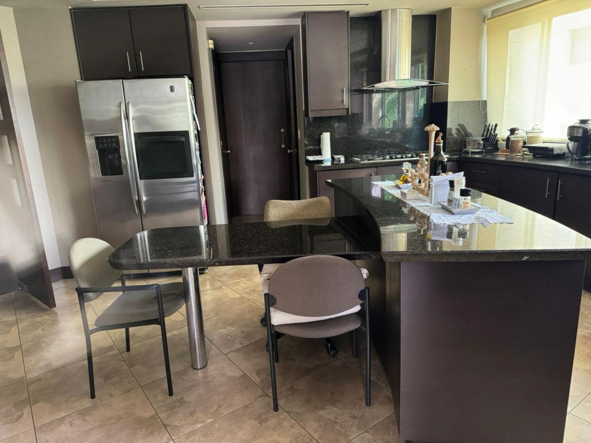 Tenis Departamento con Vista Al Rio 2 Dorm 257 m², Guayas — imagen 2