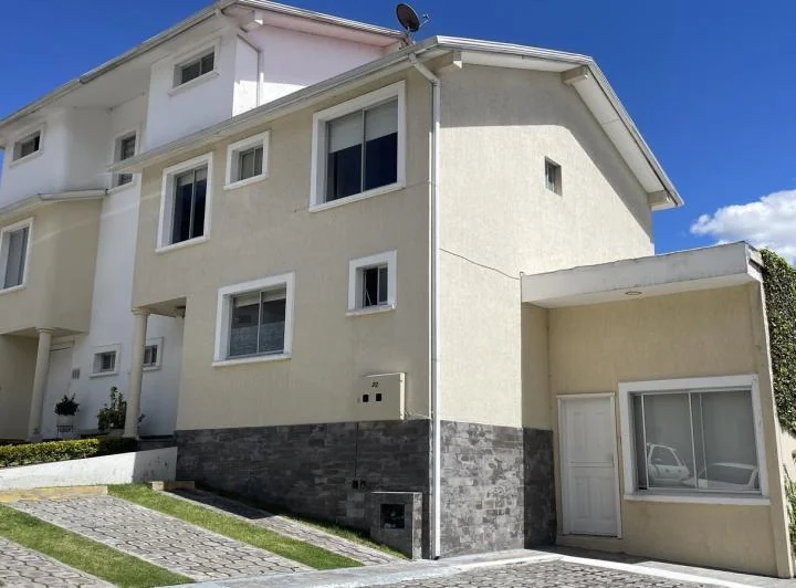 Carcelén - Casa de Tres Dorm. en Venta + Suite — imagen 1