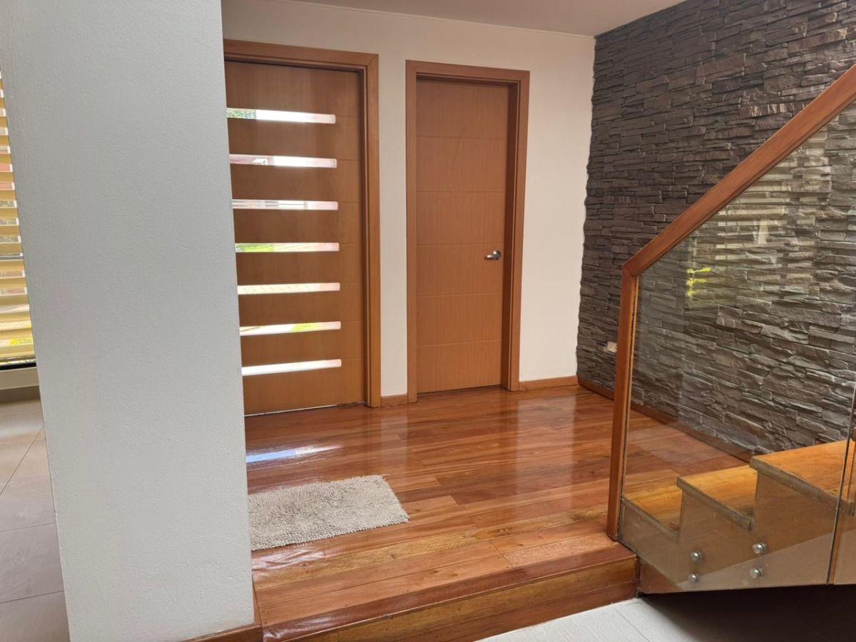 De Venta Casa en San Juan de Cumbayá 3 Habitaciones con Seguridad Presencial — imagen 2