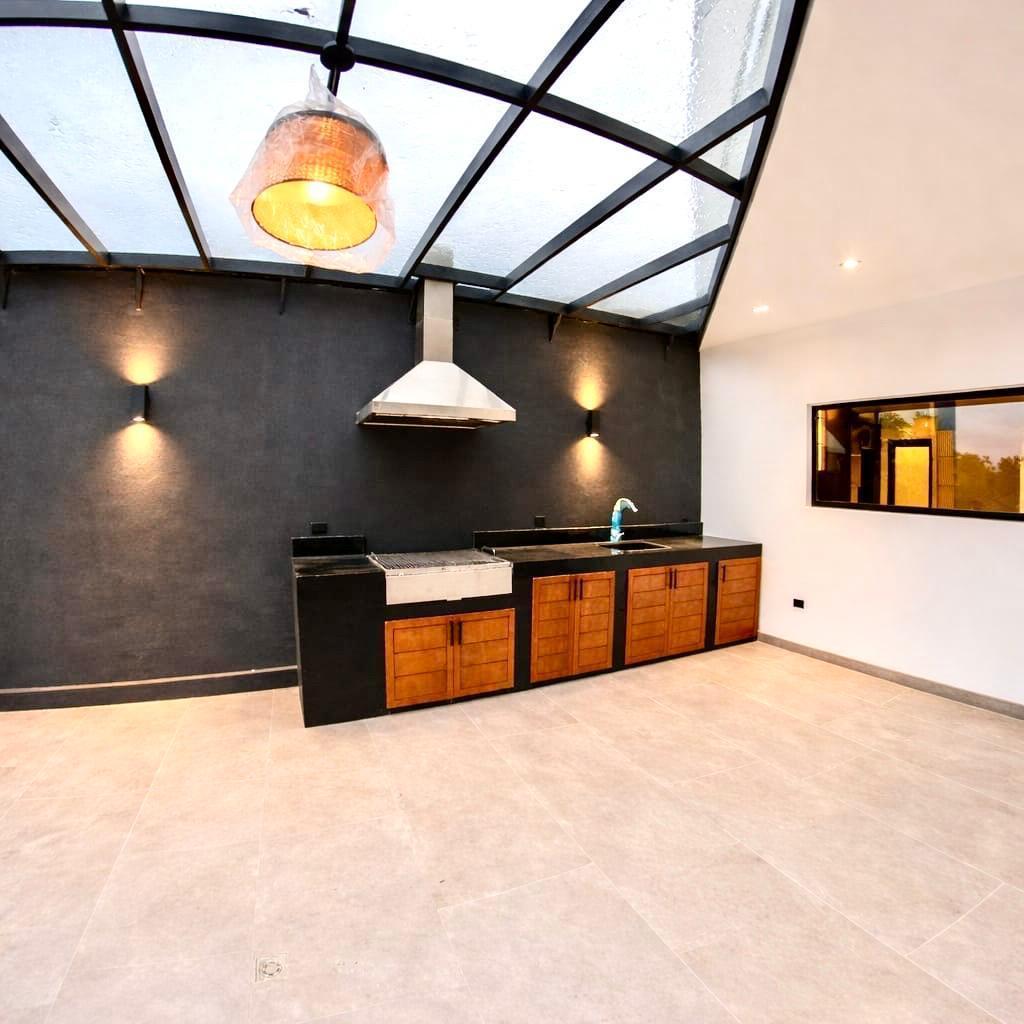 Casa de Venta en Puembo, Sector Arrayanes — imagen 2