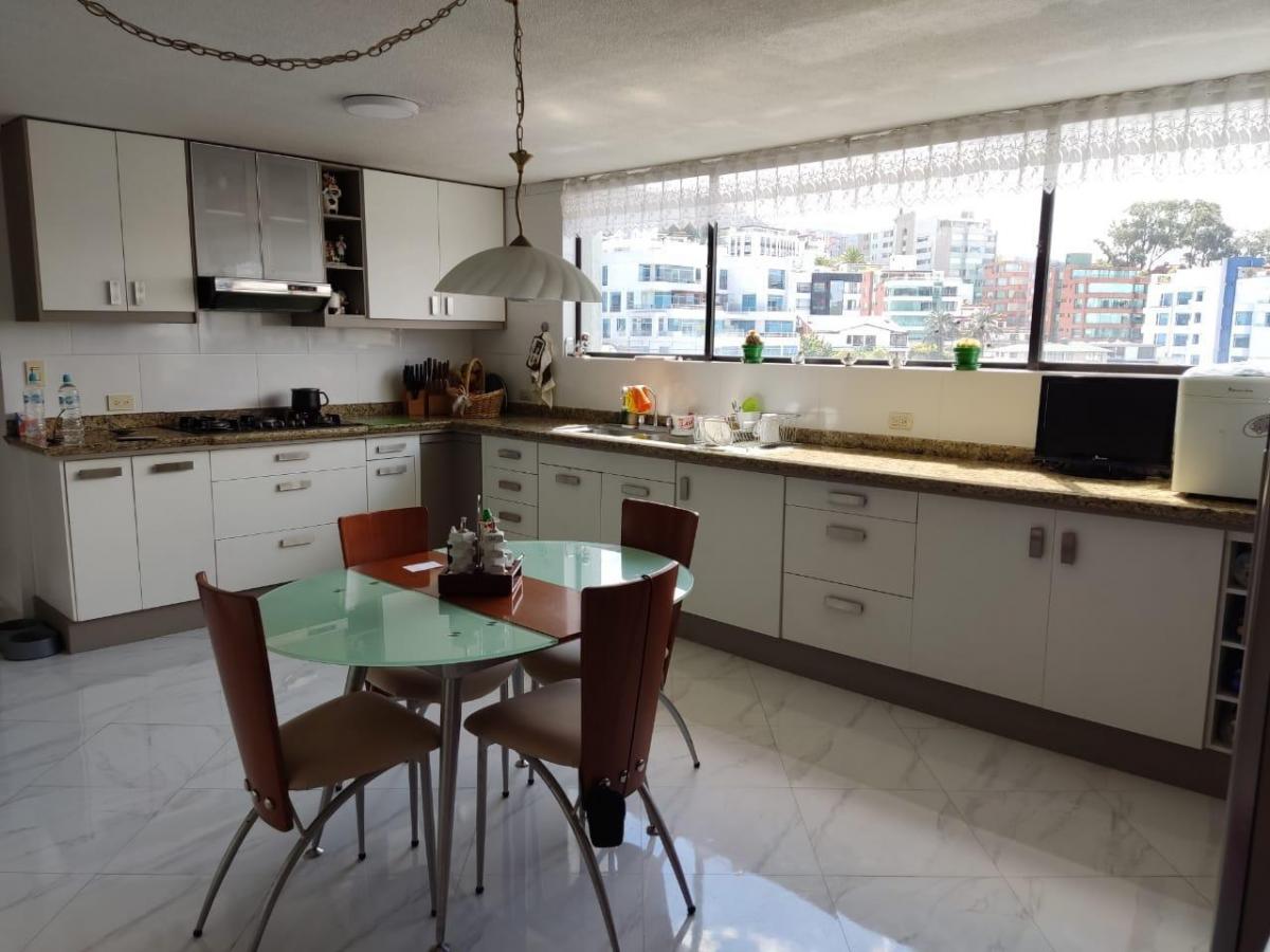 C/ Quito Tenis, Penthouse Amoblado de 305 m² en Venta, 3 Parqueaderos — imagen 7