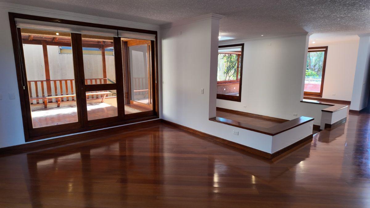 Casa 4 Dorm. de Venta en Cumbaya Sector Universidad San Francisco de Quito Seguridad 24/7 — imagen 9
