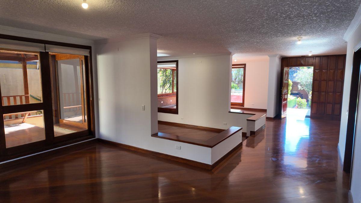 Casa 4 Dorm. de Venta en Cumbaya Sector Universidad San Francisco de Quito Seguridad 24/7 — imagen 8