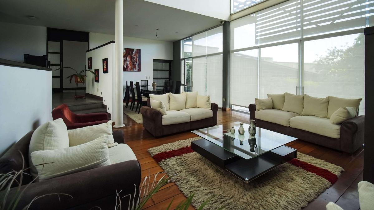 En Venta Hermosa Propiedad en La Mejor Urbanización del Valle de Los Chillos — imagen 10