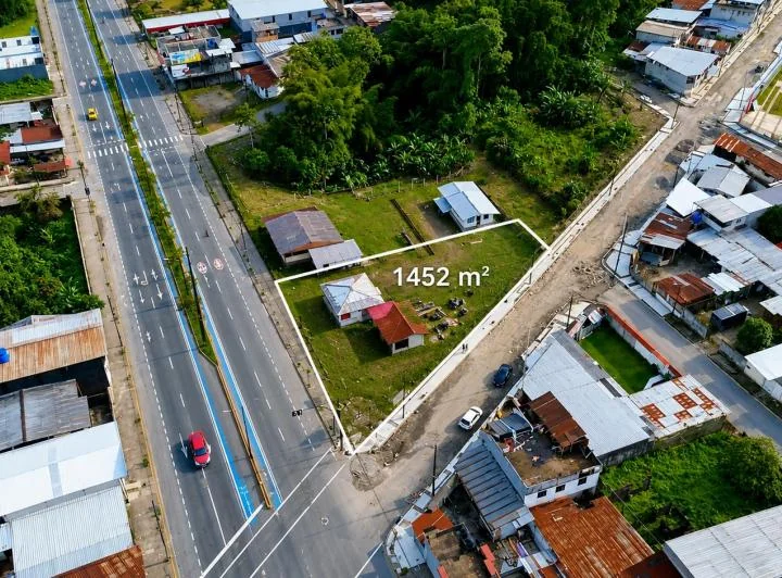 Terreno Comercial Premium de 1452 m² con Triple Frente en Santo Domingo |alta Exposición y Plusvalía — imagen 1