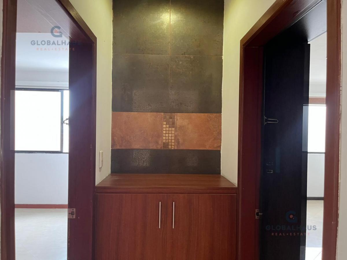 Departamento en Venta en Kennedy con 2 Habitaciones - Calefón Instalado. G. m. Guayas — imagen 5