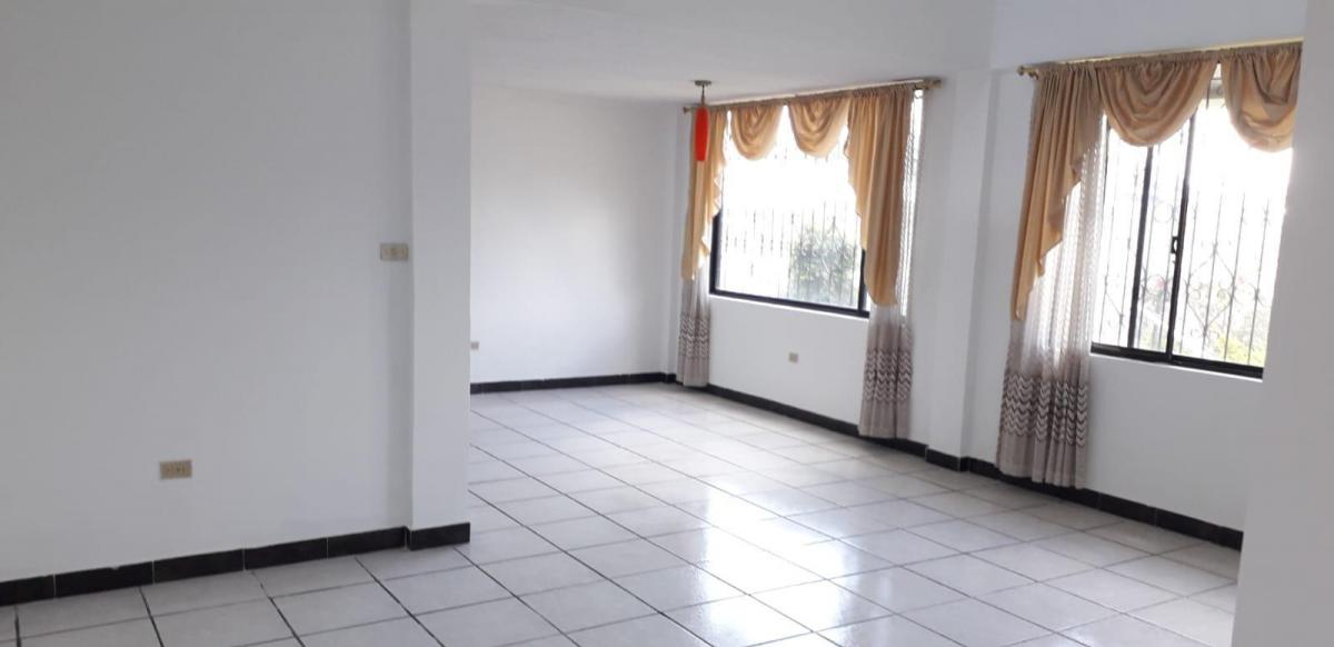 Re/max Futuro Vende Comoda Casa de 156 m² con Jardin 270 m², en Calderón — imagen 4